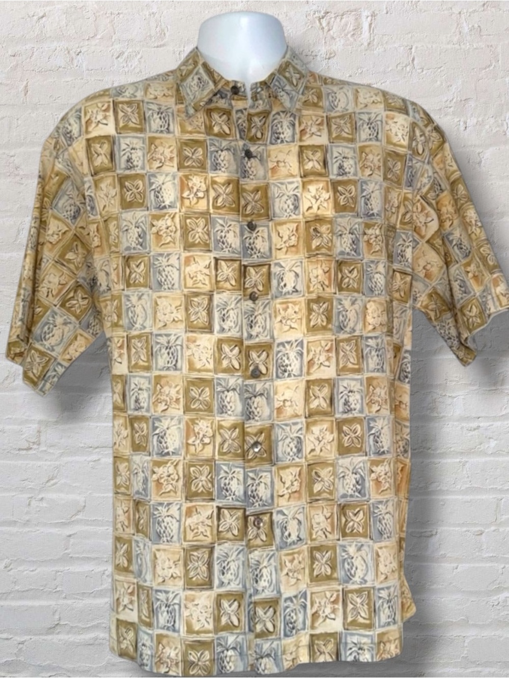 Tori Richard Hawaiian Shirt Mens L Cotton Lawn Aloha Pineapple Tile Print